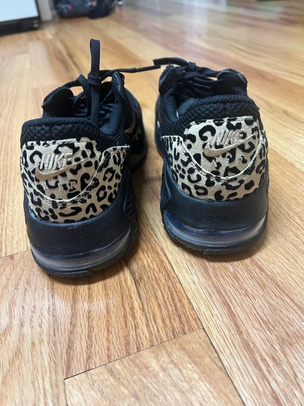 Nike Black Leopard Print Air Max size 7 like new no signs of wear - Picture 4 of 5
